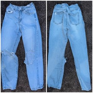 i’m selling these jeans they don’t fit me anymore